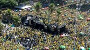 Ato em Copacabana reúne apoiadores de Bolsonaro contra decisões do STF