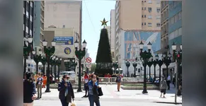 Paraná antecipa13º e salário de dezembro para antes do Natal