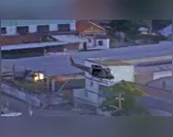 Helicóptero blindado da PM sobrevoa a Vila Cruzeiro