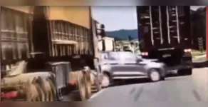 Vídeo mostra carro sendo prensado por caminhões na BR-376