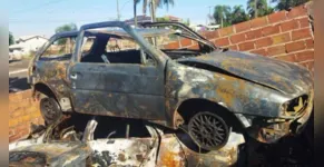  Os veículos foram incendiados no último sábado (25) 