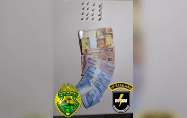 17 pinos de cocaína e R$ 125 em notas foram apreendidos pela polícia