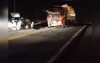 Batida entre carro e caminhão deixa duas mulheres mortas na BR-153