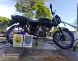 O condutor da moto foi identificado e constatado que o veículo é produto de furto na cidade de Ortigueira