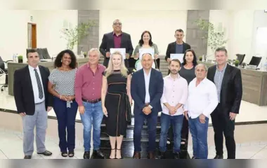 Câmara de Vereadores de Ivaiporã concede título de Servidor Público Padrão a três servidores da Prefeitura