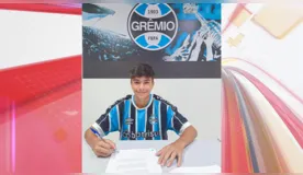 Lucas Mickaell, 16 anos, assinou contrato com o Grêmio 
