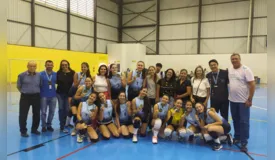  Time de voleibol campeão na fase municipal dos Jogos Escolares 
