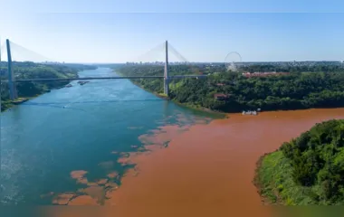Encontro de águas dos Rios Iguaçu e Paraná chama a atenção após cheia