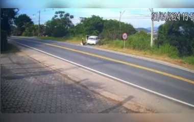 Vídeo: casal salta de Fiat Uno em movimento e joga carro em ribanceira