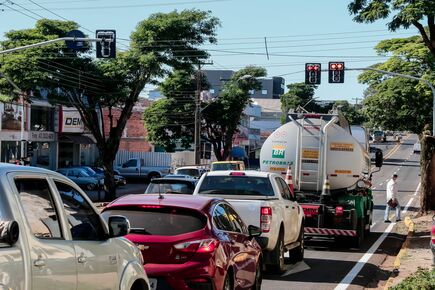 Trechos urbanos de rodovias ganham novos semáforos em Apucarana