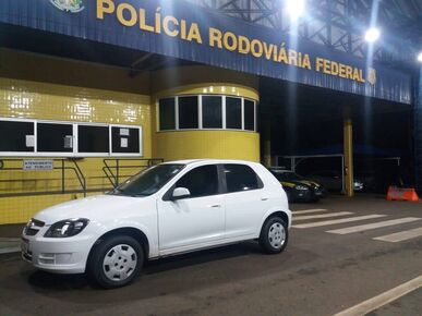 PRF recupera em Mandaguari carro furtado em Blumenau
