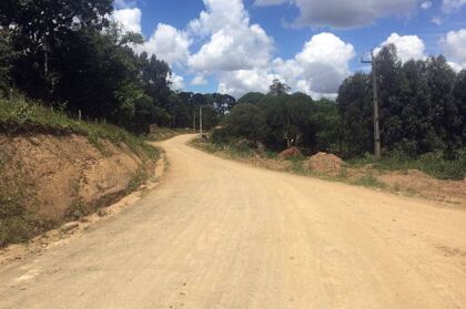 Convênio beneficia estradas rurais de sete municípios