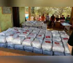 Governo entrega cestas básicas a famílias com crianças e adolescentes