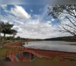 Prefeitura realiza manutenção na represa do Parque da Raposa; ASSISTA