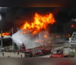 Após mega explosão, porto de Beirute é atingido por incêndio; vídeo