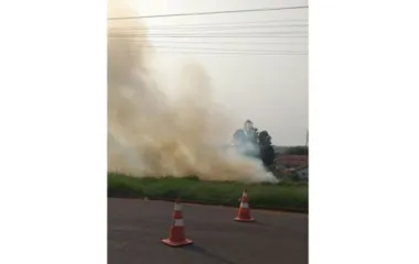 Fogo no mato gera grande fumaça na região do Jardim Ponta Grossa; veja