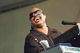 Após 15 anos, Stevie Wonder lança duas músicas inéditas