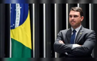 Mensagens de ex-assessora de Flavio Bolsonaro sobre "rachadinhas" são divulgadas