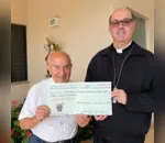 Diocese de Apucarana entrega dinheiro arrecadado para ajudar igreja de Manaus