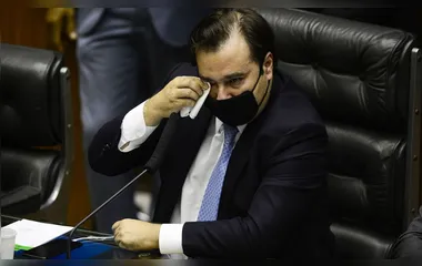 Emocionado, Rodrigo Maia se despede da presidência da Câmara