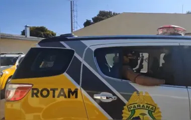ROTAM prende suspeitos de tráfico e apreende carro com indicativo de roubo