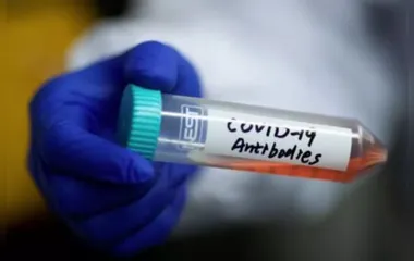 Mãe vacinada contra Covid-19 transmite anticorpos para recém-nascido