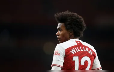 Meia-atacante Willian, do Arsenal, é alvo de ofensas racistas online