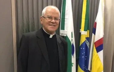 Monsenhor Roberto Carrara celebra missas em Apucarana