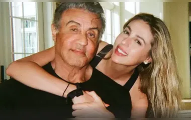 Sylvester Stallone posta foto rara com uma de suas filhas