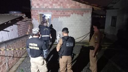 Incêndio foi incêndio na noite de segunda-feira (25), em Piraquara, na Região Metropolitana de Curitiba.  