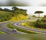 Bolsonaro assina decreto que prevê modernização de rodovias federais