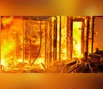 Casa de madeira é consumida pelo fogo na região do Pirapó