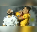 Com direito a gol contra, Santos perde na Libertadores