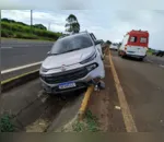 Motorista perde controle e cai com carro em canaleta na BR-369; vídeo
