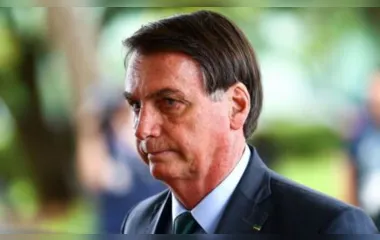 Bolsonaro diz que 'sairia na porrada' com Randolfe