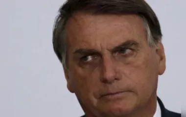Bolsonaro faz comentários sobre compra de vacinas: 'tem idiota' que pede