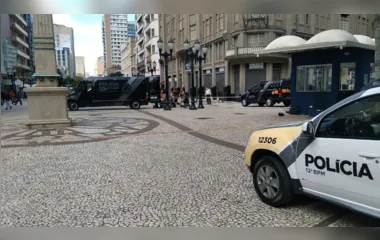 Homem é preso após deixar falsa bomba no Centro de Curitiba