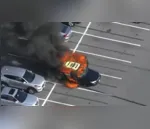 Carro pega fogo após motorista fumar e usar álcool em gel