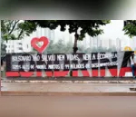 Letreiro turístico é usado em protesto contra Bolsonaro