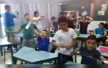 Alunos festejam ao poderem tirar máscara em escola; Vídeo