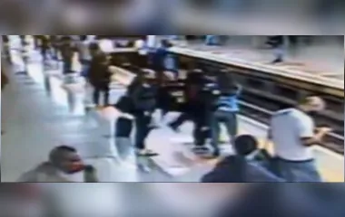 Homem é preso após tentar jogar pessoas nos trilhos de Metrô