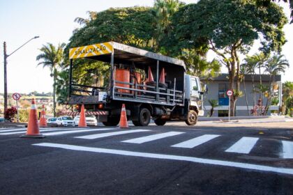 Jardim Alegre revitaliza pintura da sinalização das ruas