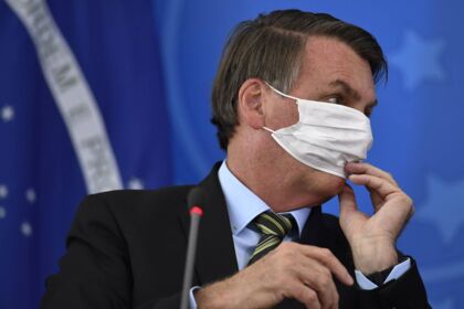 Bolsonaro quer acabar com a obrigatoriedade de máscaras