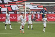 Corinthians derrota o Athletico-PR no Brasileirão