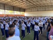 Governador entrega uniformes de colégio cívico-militar