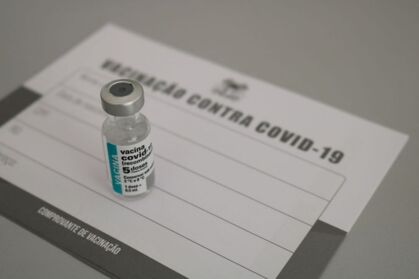 Profissionais denunciam roubo de cartões de vacinação