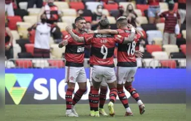 Flamengo atropela Athletico-PR no primeiro tempo e vence