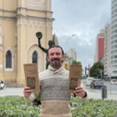 Escritor e poeta de Apucarana recebe homenagem em Curitiba