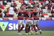 Flamengo atropela Athletico-PR no primeiro tempo e vence