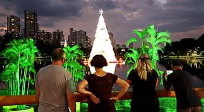 Londrina prepara decoração de Natal no Lago Igapó 2